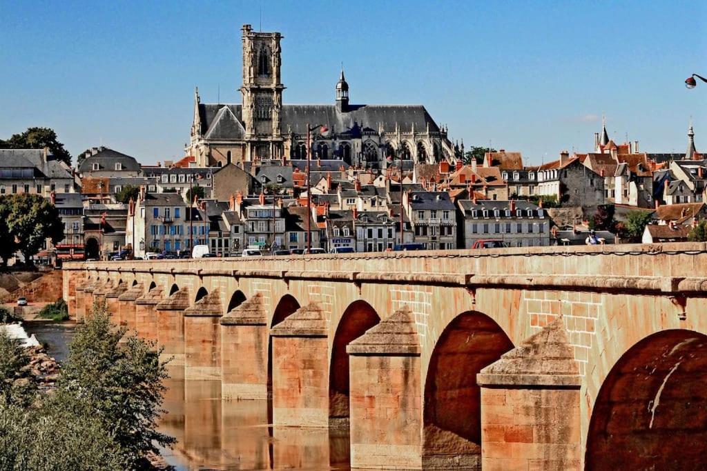 Nevers, Appartement De Standing Proche De La Gare Buitenkant foto